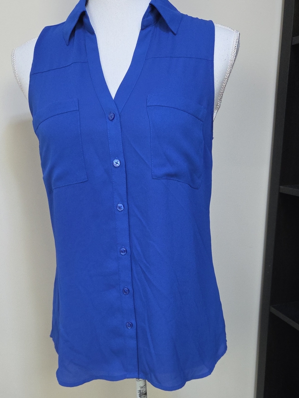 EXPRESS Royal Cobalt Blue The Portino Sleeveless Button-Front Blouse